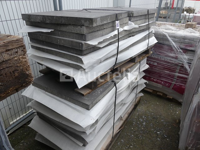 46 betonnen platen - afbeelding 1 van  4