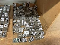 47 dozen inox bevestigingen