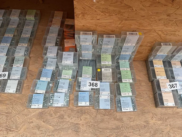 47 x dozen zeskanttapbouten; sluitringen; houtdraadbouten; borgmoeren; stiften zonder kop; stormkrammen - afbeelding 1 van  10