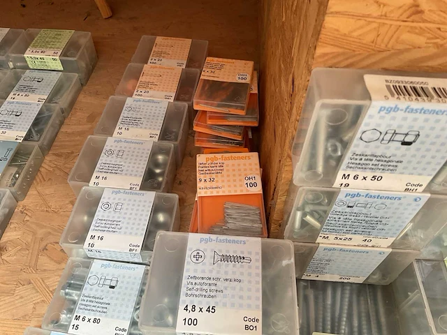 47 x dozen zeskanttapbouten; sluitringen; houtdraadbouten; borgmoeren; stiften zonder kop; stormkrammen - afbeelding 7 van  10