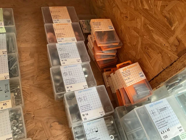 47 x dozen zeskanttapbouten; sluitringen; houtdraadbouten; borgmoeren; stiften zonder kop; stormkrammen - afbeelding 8 van  10