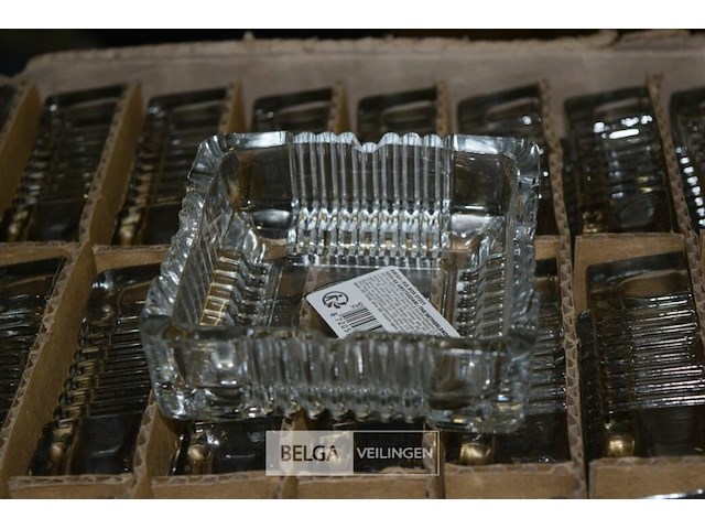 ±48 div asbakken - afbeelding 1 van  2