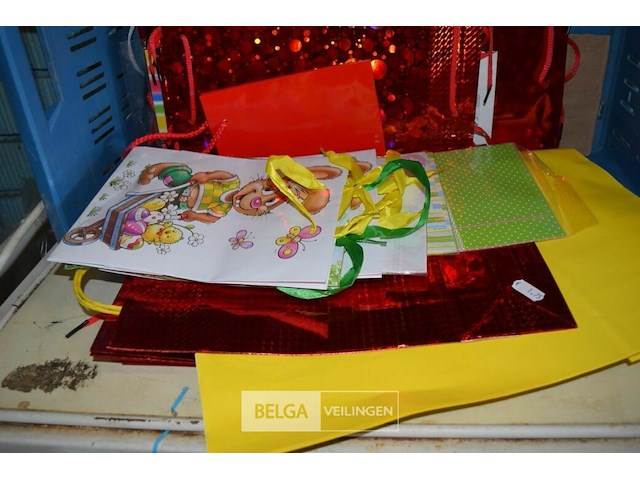 ±48 st div. geschenkzakjes - afbeelding 2 van  2