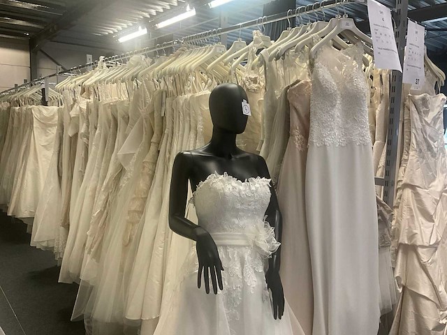 49 linea raffaelli diverse bruidsjurken (totaalprijs) - afbeelding 1 van  27