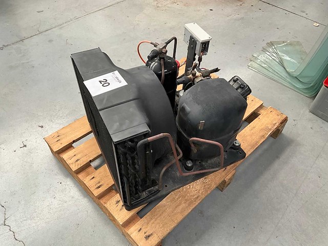 4j63331241 koelcompressor - afbeelding 2 van  3