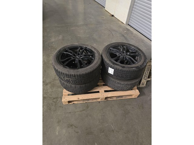 4x anzio 18” velgen met kumho 235/50r18 winterbanden - afbeelding 9 van  14