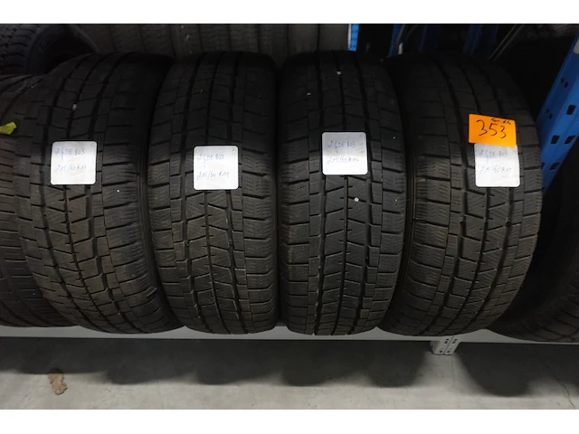 4x band ( gebruikt) 17inch falken - afbeelding 1 van  3