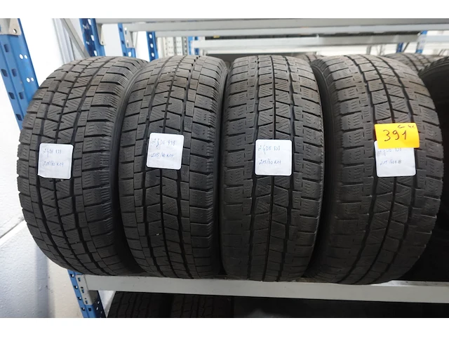 4x band ( gebruikt) 17inch falken - afbeelding 1 van  3