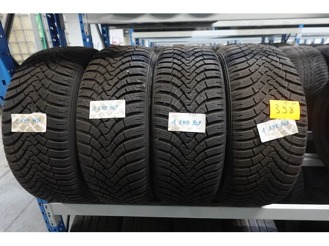 4x band ( gebruikt) 17inch falken - afbeelding 1 van  3