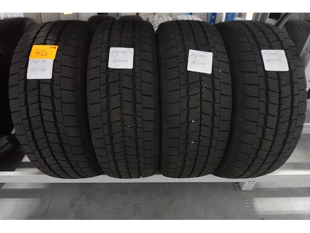 4x band ( gebruikt) 17inch falken - afbeelding 1 van  3