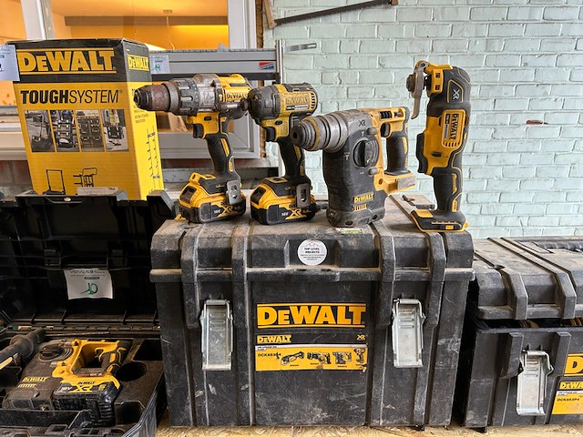 4x dewalt machine - afbeelding 1 van  16