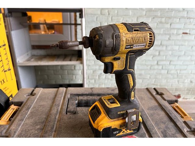4x dewalt machine - afbeelding 14 van  16