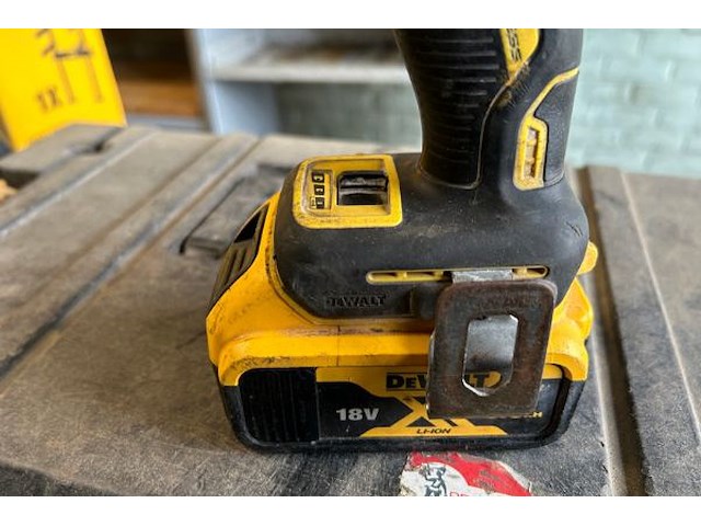 4x dewalt machine - afbeelding 16 van  16