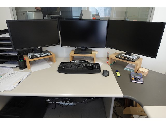 4x divers computerscherm - afbeelding 1 van  2