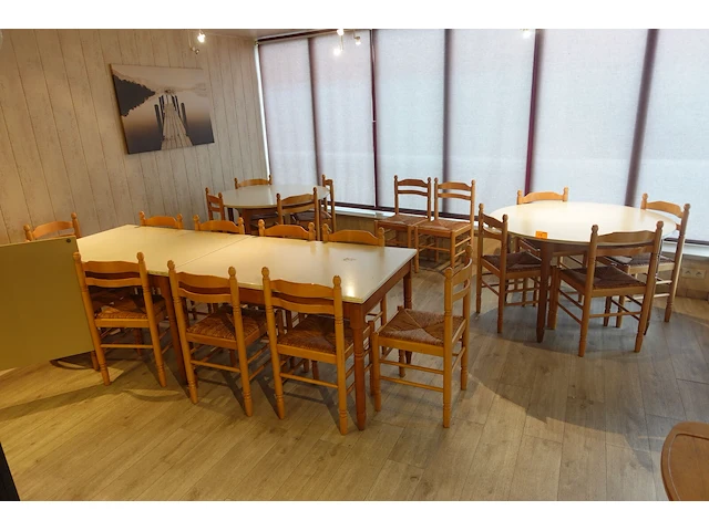 4x diverse houten tafel + 20x houten stoel - afbeelding 1 van  5
