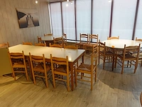 4x diverse houten tafel + 20x houten stoel