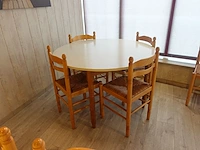 4x diverse houten tafel + 20x houten stoel - afbeelding 3 van  5
