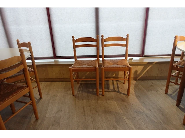 4x diverse houten tafel + 20x houten stoel - afbeelding 4 van  5