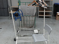 4x diverse karren - afbeelding 1 van  3