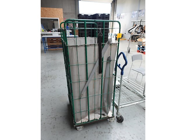 4x diverse karren - afbeelding 2 van  3