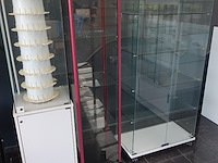 4x diverse presentatiekast met glas