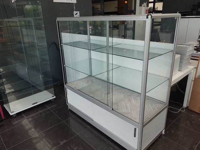 4x diverse presentatiekast met glas - afbeelding 2 van  2