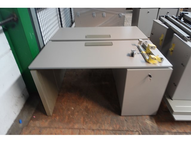 4x dubbele bureau - afbeelding 1 van  6