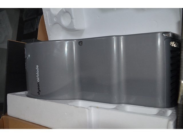 4x dyson airblade ab03 handdrogers, gebruikt, werking onbekend (b421) - afbeelding 9 van  9