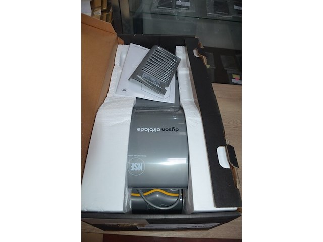 4x dyson airblade ab03 handdrogers, gebruikt, werking onbekend (b421) - afbeelding 1 van  9