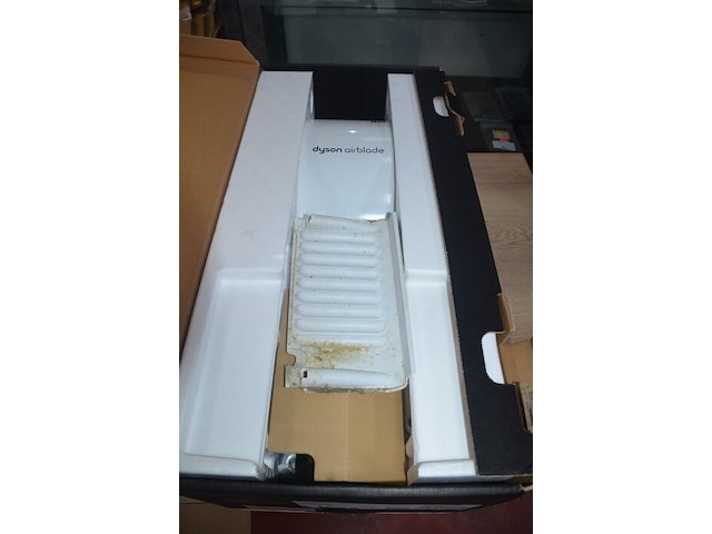 4x dyson airblade ab03 handdrogers, gebruikt, werking onbekend (b421) - afbeelding 3 van  9