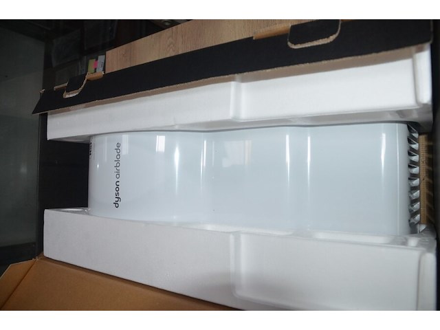 4x dyson airblade ab03 handdrogers, gebruikt, werking onbekend (b421) - afbeelding 4 van  9