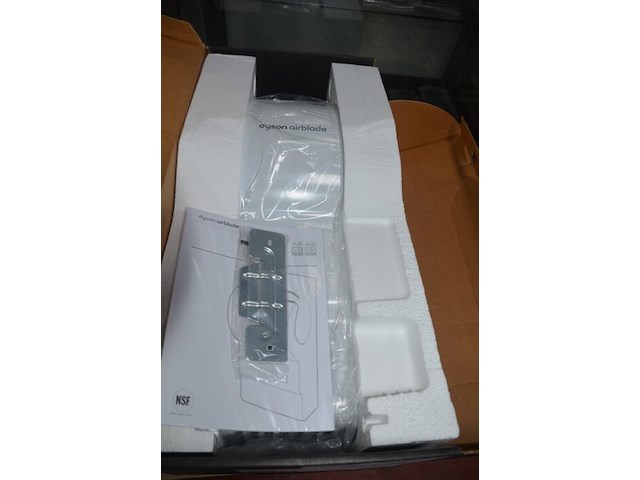 4x dyson airblade ab03 handdrogers, gebruikt, werking onbekend (b421) - afbeelding 3 van  5