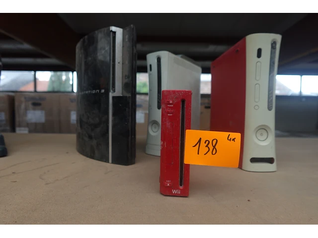 4x gaming console - afbeelding 1 van  6