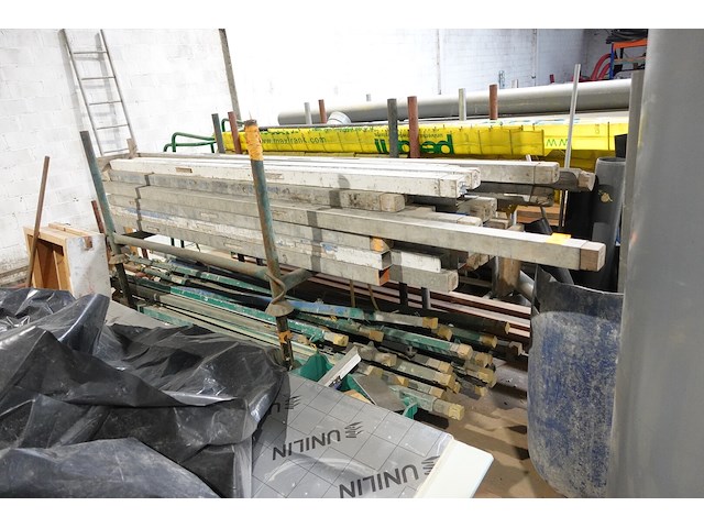 4x houder met inhoud - afbeelding 1 van  6