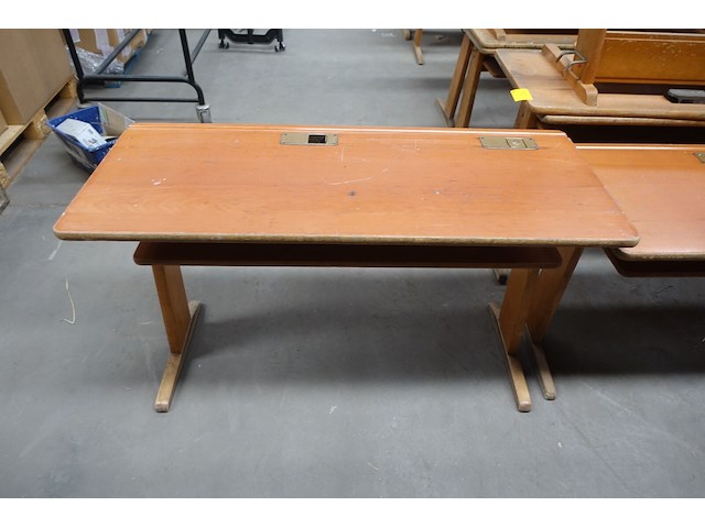 4x houten lessenaar + 8x diverse houten kinderstoelen - afbeelding 2 van  4