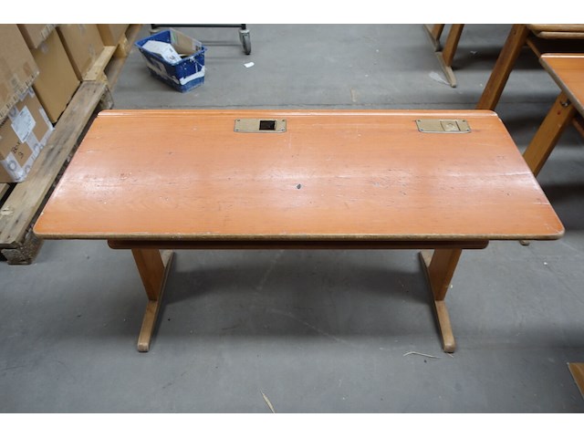 4x houten lessenaar + 8x diverse houten kinderstoelen - afbeelding 2 van  3