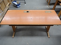4x houten lessenaar + 8x diverse houten kinderstoelen - afbeelding 2 van  3
