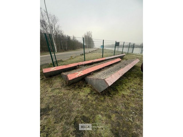 4x ijzeren traptreden ± l 300 cm - afbeelding 1 van  2