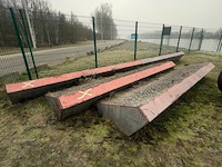 4x ijzeren traptreden ± l 300 cm