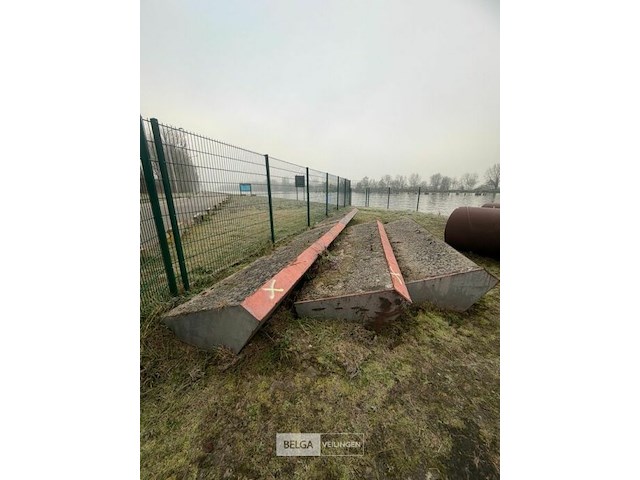 4x ijzeren traptreden ± l 300 cm - afbeelding 2 van  2