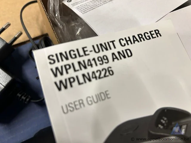 4x laadstation motorola wpln4199 / wpln4226, geschikt voor radiotoestellen zoals mtp8550ex. inclusief adapter. werking niet gekend. - afbeelding 2 van  3