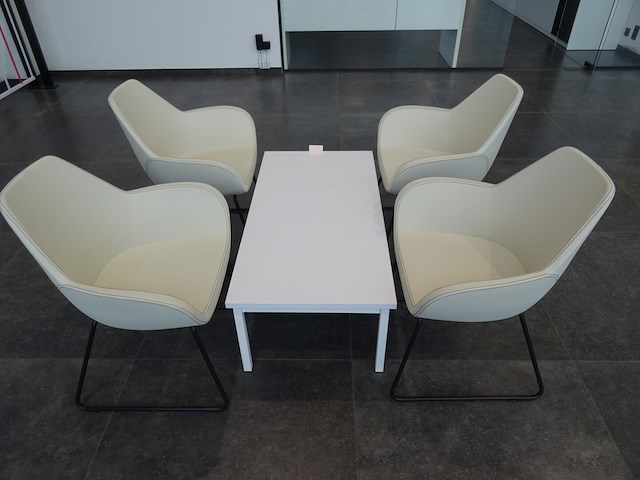 4x lederlook kuipstoel profim + salontafel - afbeelding 1 van  3