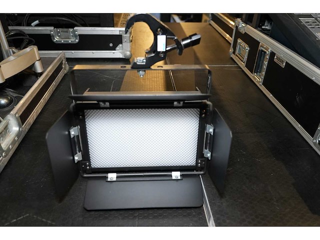 4x luxibel led projector luxibel "b panel120ww" - afbeelding 3 van  3