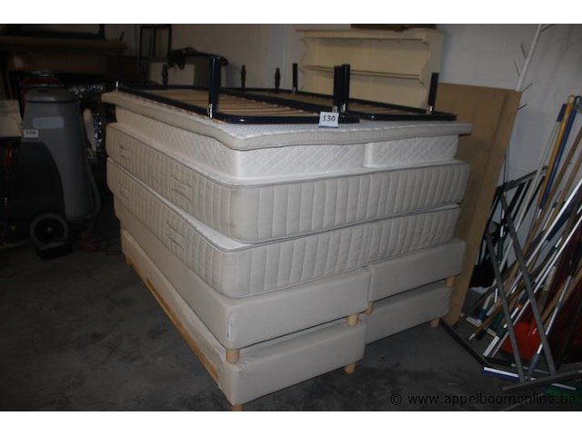 4x matras, 4x boxspring bedbodem, 2x lattenbodem - afbeelding 1 van  1