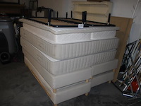 4x matras, 4x boxspring bedbodem, 2x lattenbodem - afbeelding 1 van  1