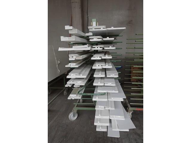 4x metalen droogrek + inhoud - afbeelding 3 van  5