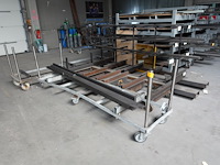 4x metalen kar + inhoud - afbeelding 1 van  3