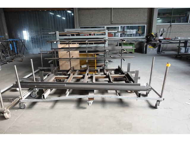 4x metalen kar + inhoud - afbeelding 2 van  3