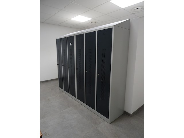 4x metalen locker + 2x zitbankje - afbeelding 1 van  5