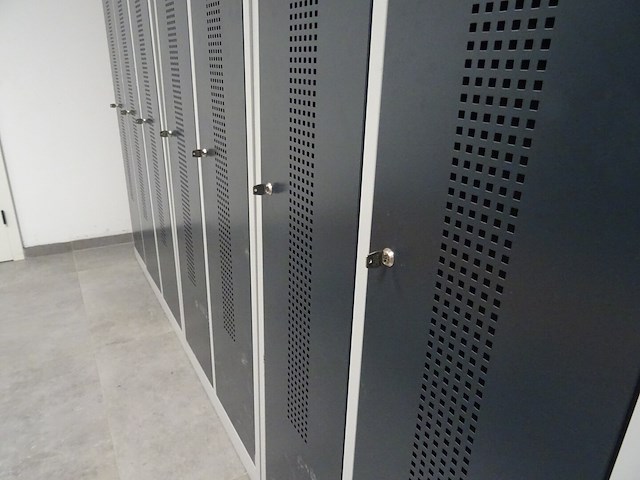 4x metalen locker + 2x zitbankje - afbeelding 4 van  5